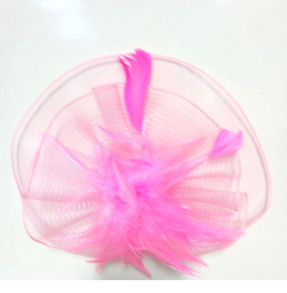 картинка Карнавальная шляпка-заколка с вуалеткой "Мечта" розовая от магазина Смехторг